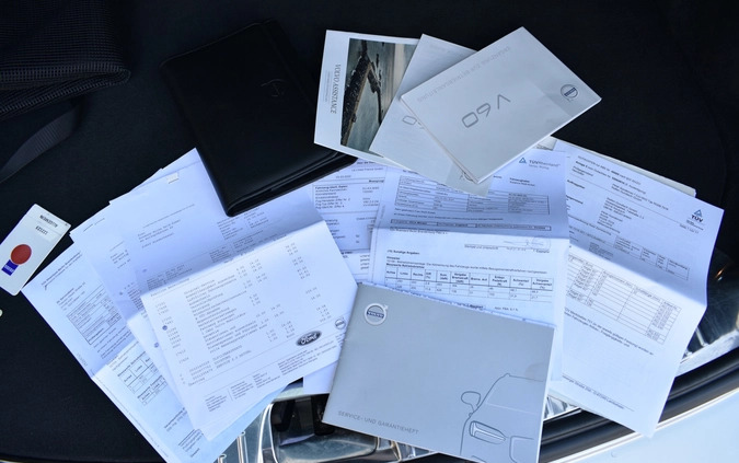 Volvo V60 cena 57900 przebieg: 162000, rok produkcji 2016 z Krzanowice małe 781